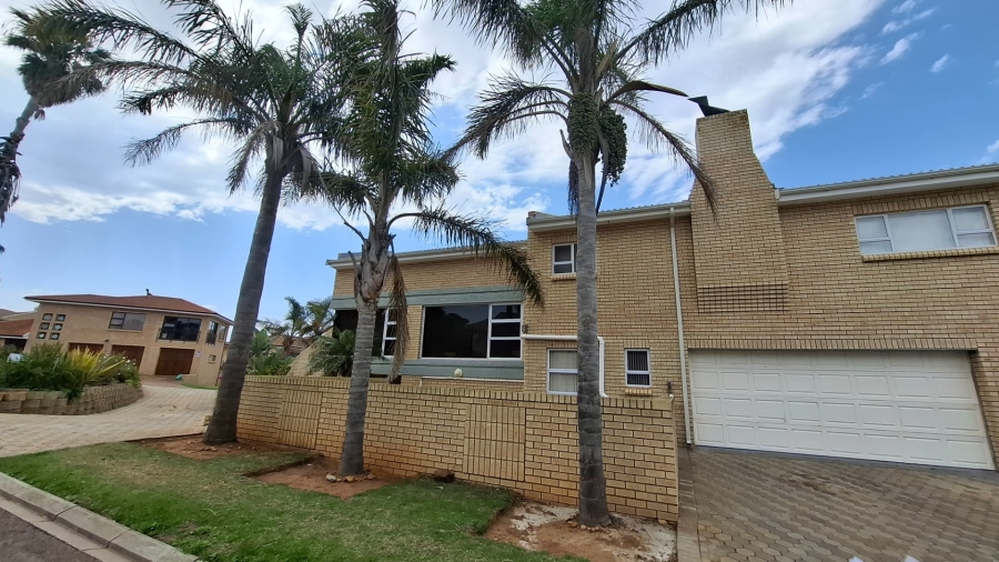 4 Bedroom Property for Sale in Menkenkop Western Cape
